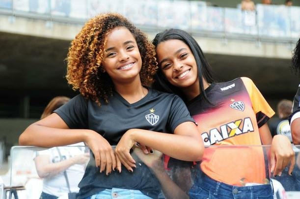 Fotos das torcidas de Cruzeiro e Atlético no Mineirão