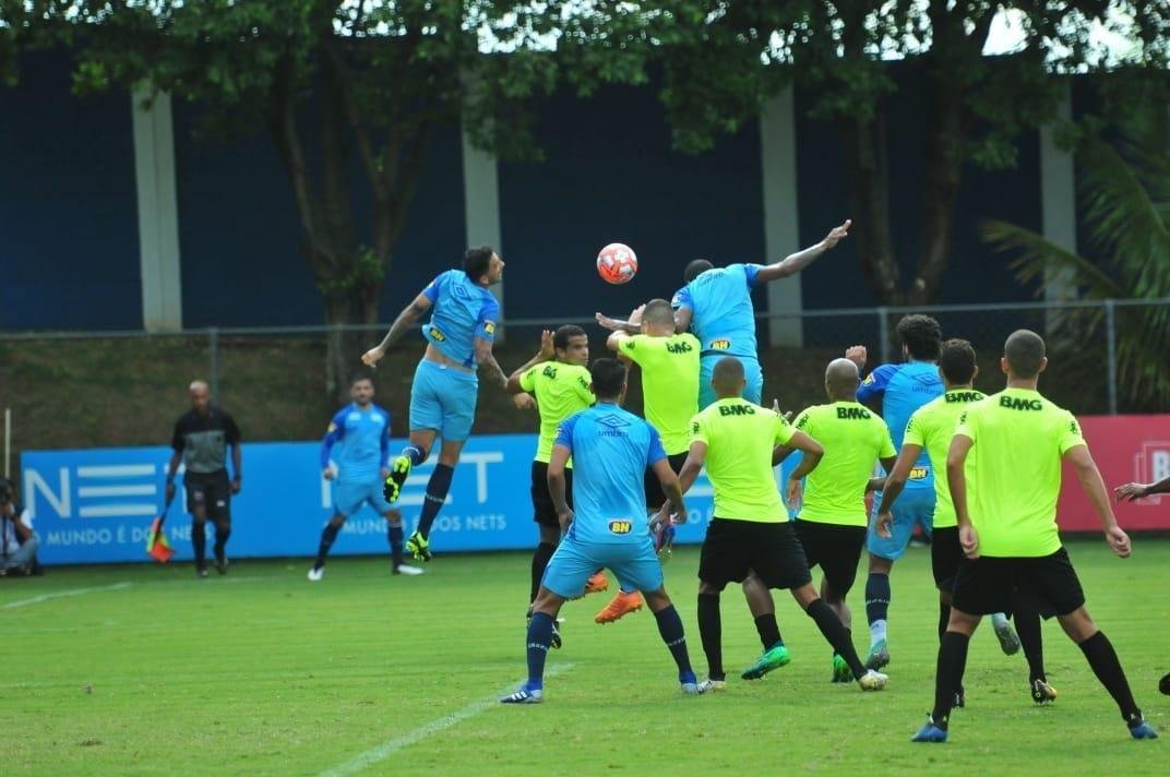 Jogo-treino foi disputado na tarde deste sbado, na Toca da Raposa II