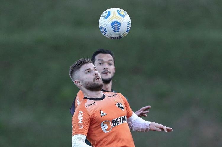 Fotos do primeiro treino de Diego Costa pelo Atlético
