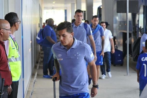 Jogadores do Cruzeiro embarcaram no Aeroporto de Confins, na tarde desta tera-feira, para duelo decisivo contra o Corinthians, em So Paulo, pela final da Copa do Brasil