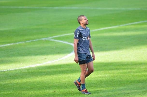 Fotos da apresentao e primeiro treino de Leandrinho no Atltico