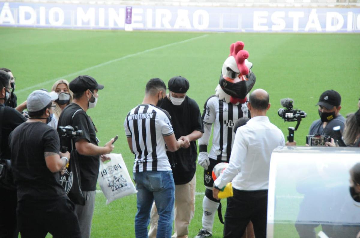 Ronaldinho participou de evento de patrocinador do Atltico no Mineiro e encontrou com jogadores da atualidade, como Rafael e Marquinhos, e dolos do passado, casos de Reinaldo, der Aleixo e Dad Maravilha