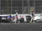 Neto de Fittipaldi sofre acidente grave na largada e é levado a hospital