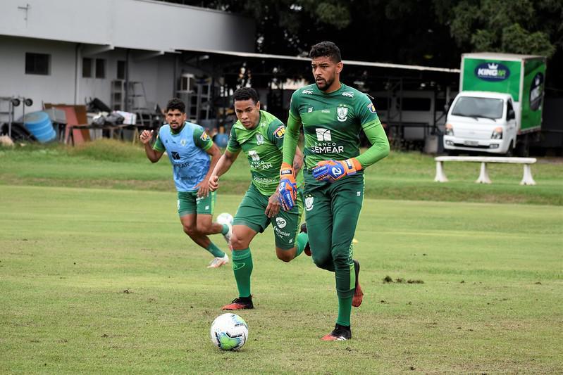 Neste domingo (15), o Amrica treinou no CT do Cuiab, em Mato Grosso, visando o confronto de volta das quartas de final da Copa do Brasil, contra o Internacional. Na primeira partida, em Porto Alegre, o Coelho venceu por 1 a 0. Agora, a equipe mineira joga por um empate, no Independncia, para avanar s semifinais da competio pela primeira vez em sua histria.