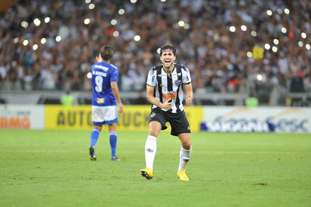 Igor Rabello tem um gol contra o Cruzeiro na carreira. Ele foi marcado no clássico do Campeonato Mineiro de 2020, no Mineirão. O zagueiro abriu o placar com belo toque de calcanhar na vitória alvinegra por 2 a 1.