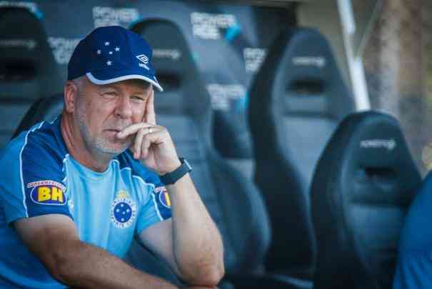 Cruzeiro treinou no complexo Nuevo Gasmetro, do San Lorenzo, antes da estreia na Copa Libertadores. Time celeste enfrenta o Huracn, nesta quinta-feira (07/03), s 19h, no El Palacio