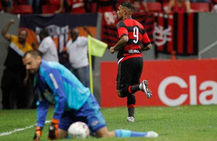 Fluminense vence o Flamengo em jogo com expulsões e confusão no fim