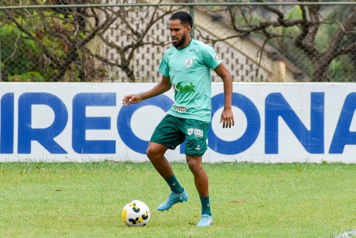 Neste sbado, o Amrica encerrou a preparao para enfrentar o Fluminense no CT Lanna Drumond 