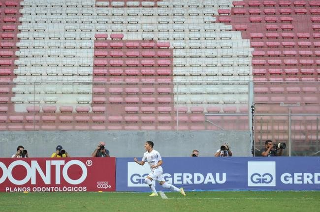 Gols de Arana e Savarino deram a vitria ao Atltico no clssico contra o Amrica pela sexta rodada do Mineiro