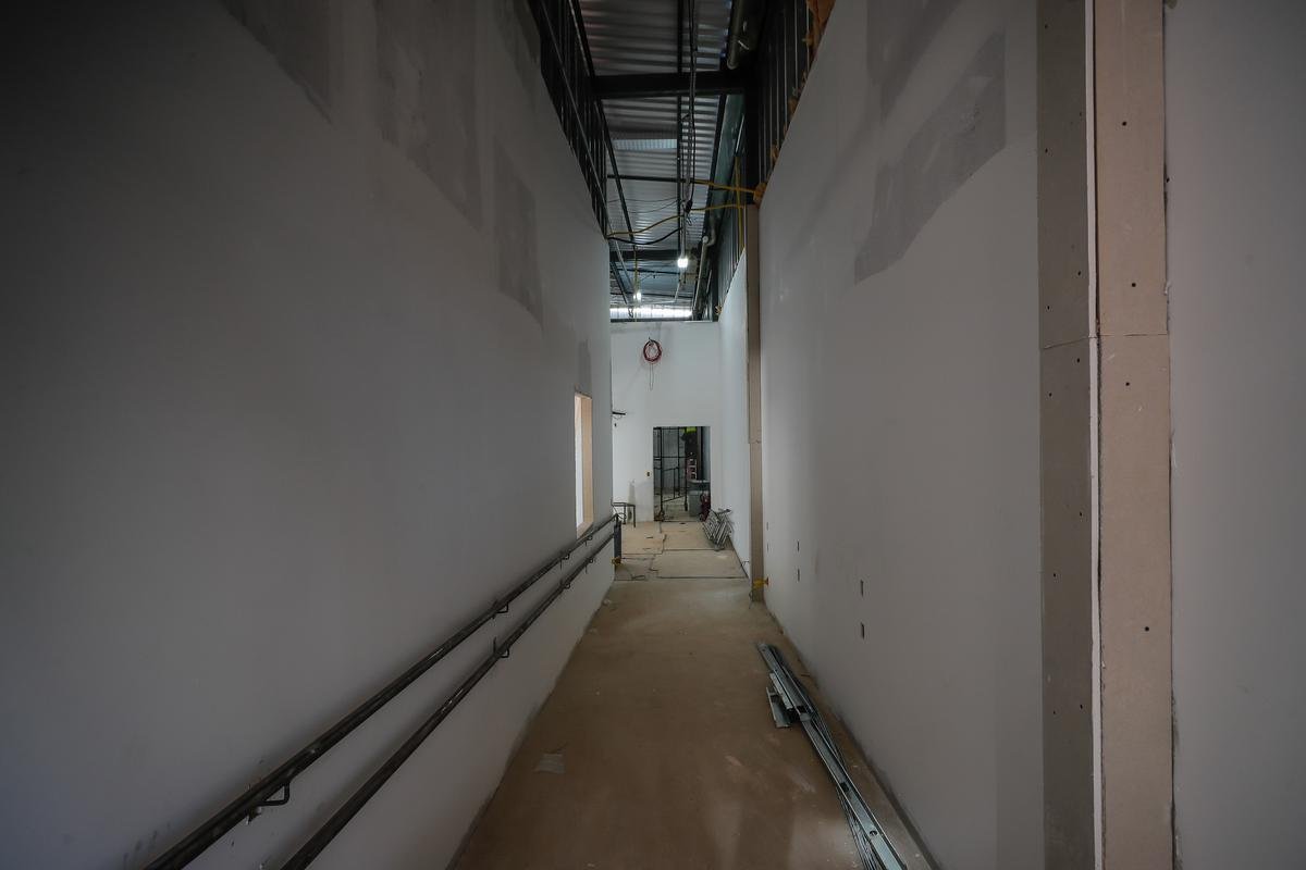 Ideia  mostrar a realidade das obras de construo do estdio do Galo
