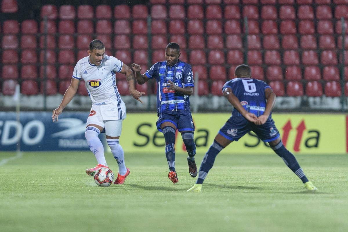 Cruzeiro venceu URT por 2 a 0, com gols de Manoel e Marcinho, e chegou a quatro pontos no Campeonato Mineiro