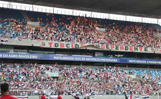 Torcida do So Paulo compareceu em grande peso contra o Cuiab e criticou Ceni