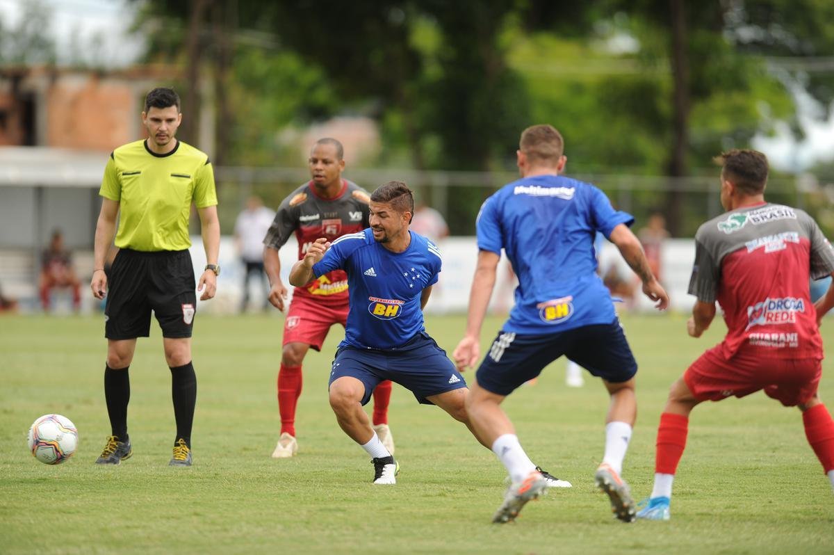 Com gol de Judivan e sob olhares dos membros do Ncleo Dirigente Transitrio, Raposa bateu o Bugre por 1 a 0