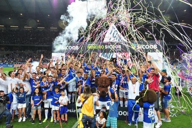 Festa do Cruzeiro com a conquista do Campeonato Mineiro sobre o Atltico