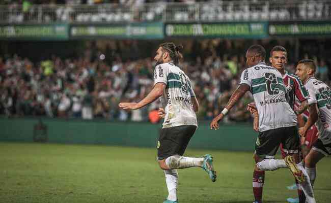 Coritiba saiu atrás no placar, levou 2 a 0, mas conseguiu a virada sobre o Fluminense no Couto Pereira