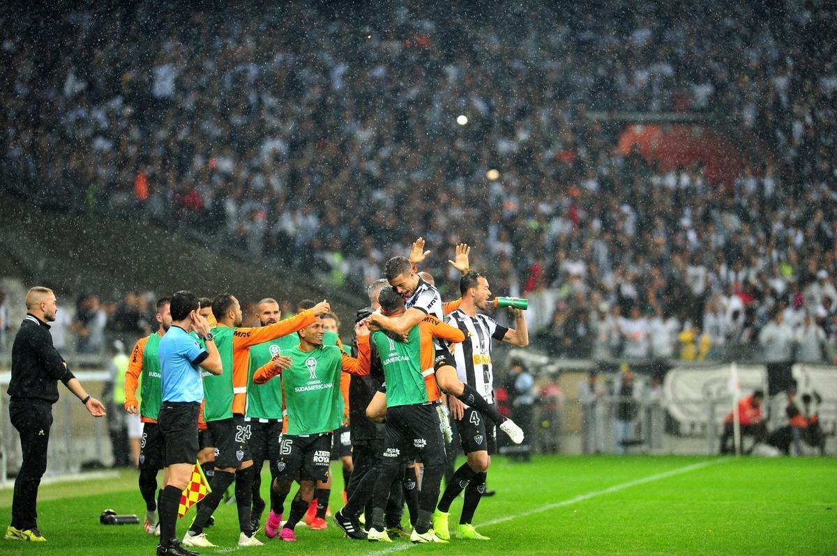 Fotos do primeiro tempo do duelo entre Atltico e Coln, no Mineiro, pela semifinal da Copa Sul-Americana