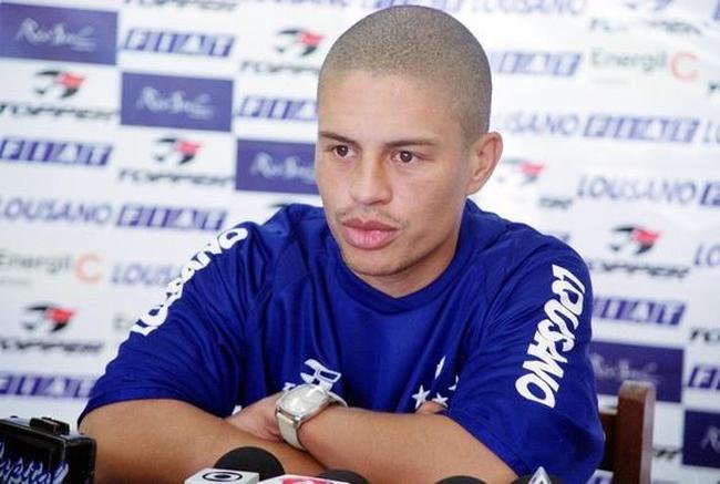 Apresentao de Alex em sua segunda passagem pelo clube, de 2002 a 2004