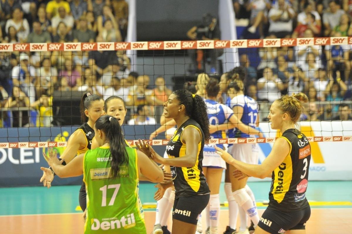 Minas x Praia: veja fotos da primeira partida da final