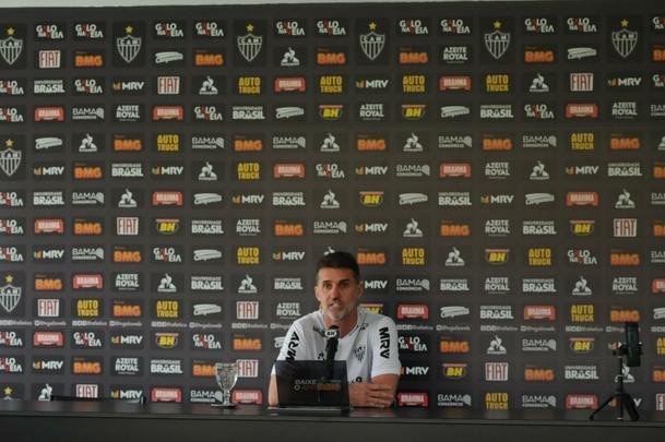 Vagner Mancini e Luan concederam entrevista na Cidade do Galo