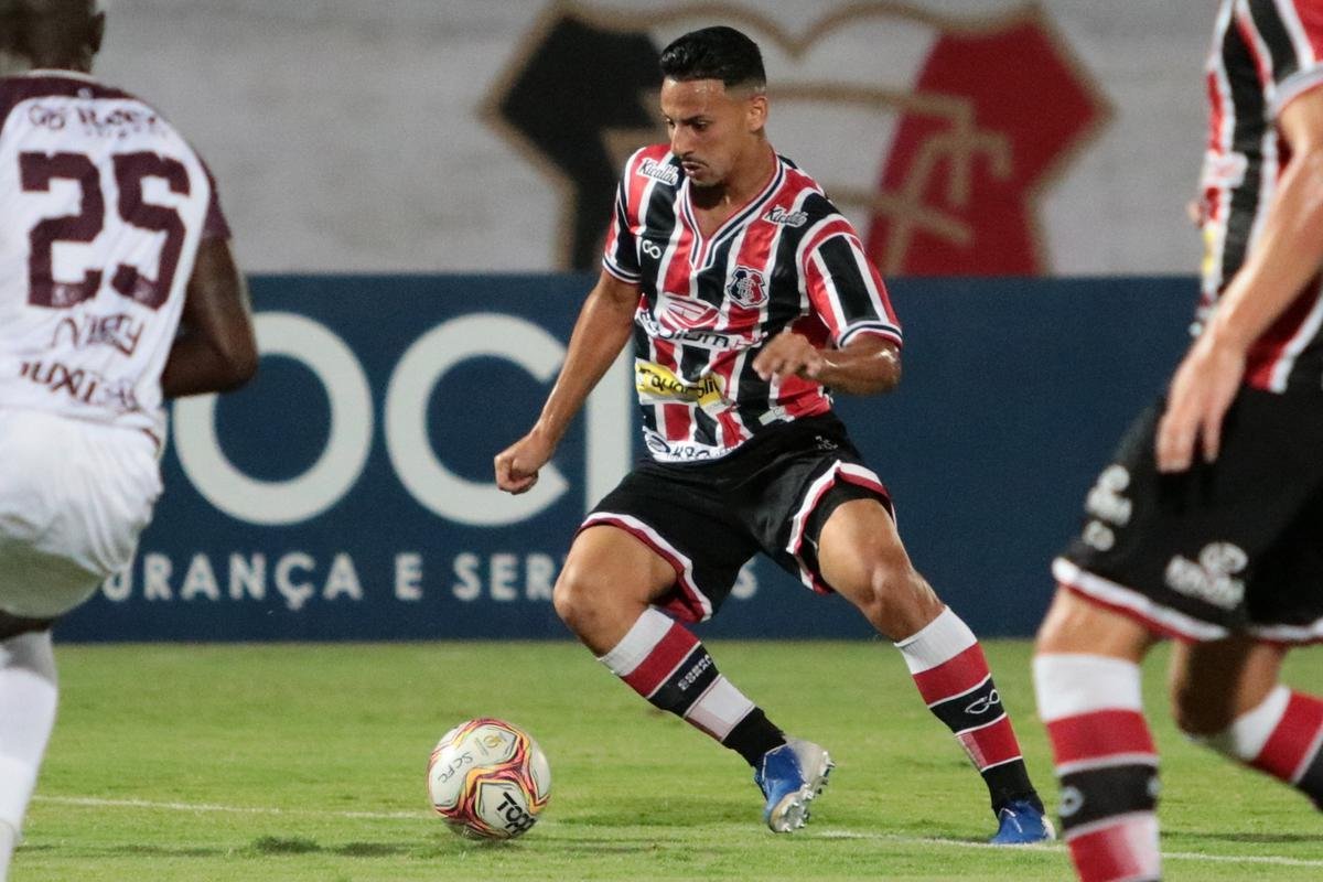 No Arruda, Jacuipense saiu na frente, com Railan. Mayco Félix, com dois gols, virou para o Santa. Os dois gols de Dinei, viraram novamente o placar, mas, nos minutos finais, Toty empatou para o Tricolor.