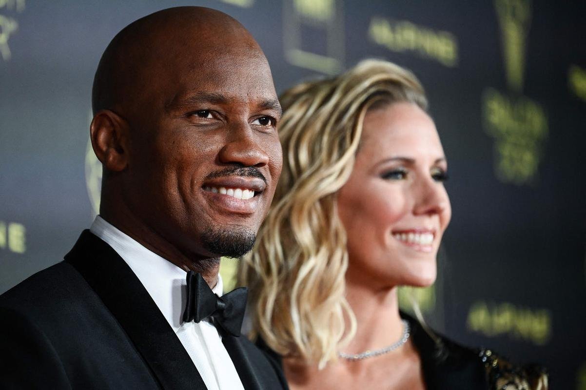 Personalidades do esporte no tapete vermelho do prmio Bola de Ouro, da France Football, no Theatre du Chatelet, em Paris.