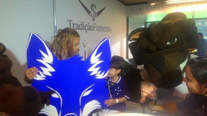 Matheus recebeu a visita de Raposo e Raposinho em camarote do Mineiro