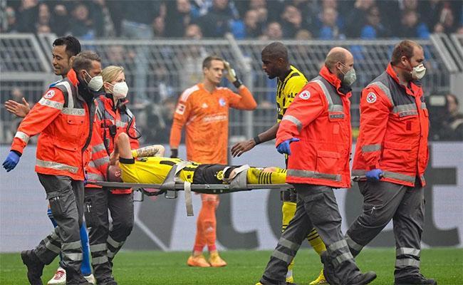 Reus deixou campo de maca no clássico contra o Schalke