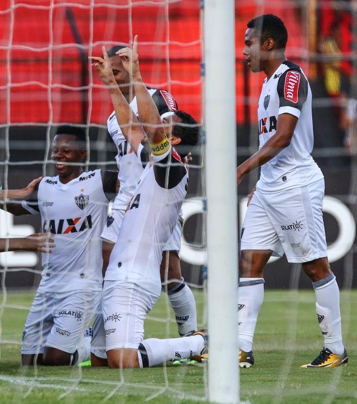 Imagens do empate entre Sport e Atltico na Ilha do Retiro