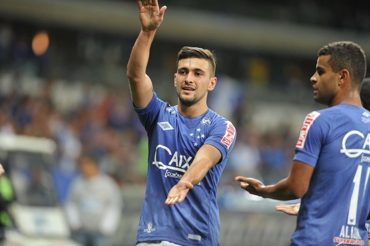 Raniel e De Arrascaeta marcaram os gols da vitria cruzeirense no Mineiro