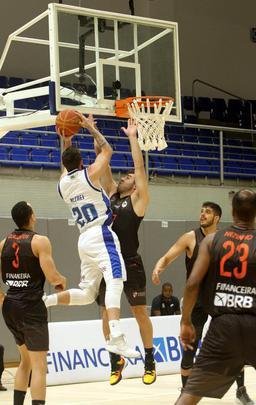 Mesmo sem contar Leandrinho, cestinha do NBB, o Minas venceu o Braslia em Belo Horizonte