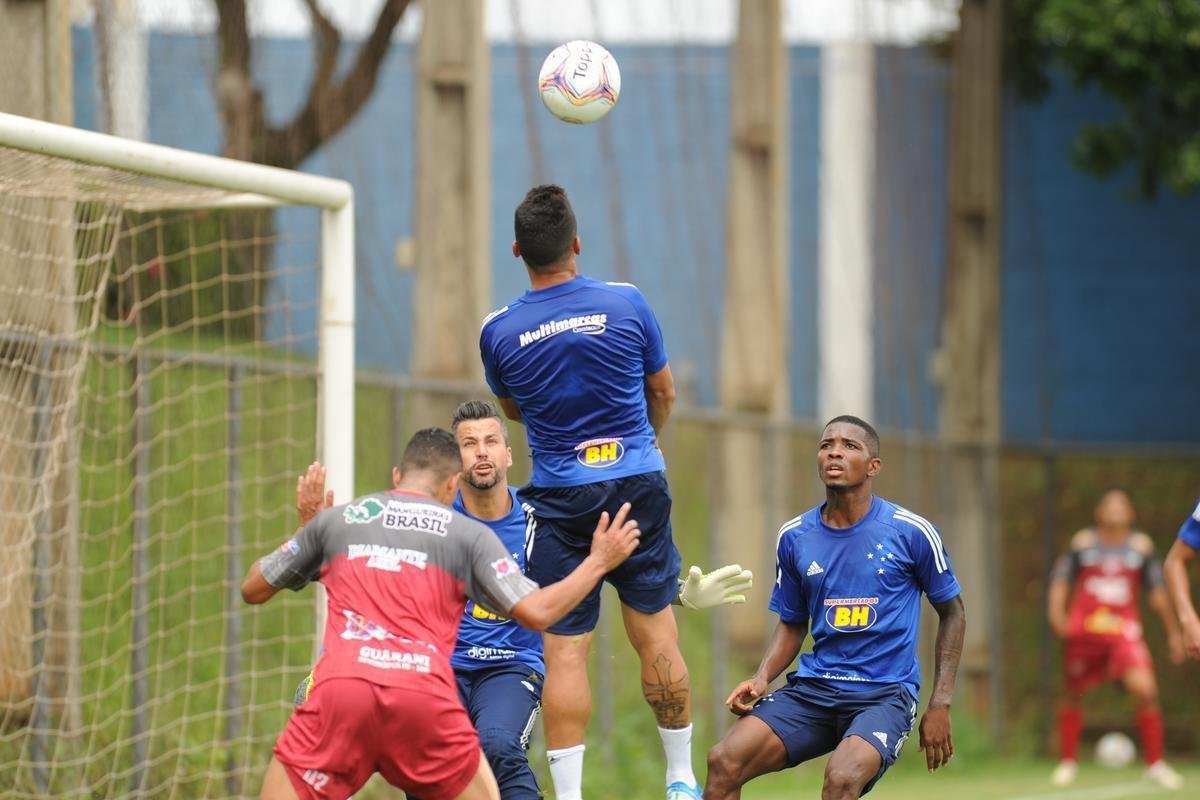 Cruzeiro e Guarani de Divinpolis se enfrentam em jogo-treino neste sbado na Toca II