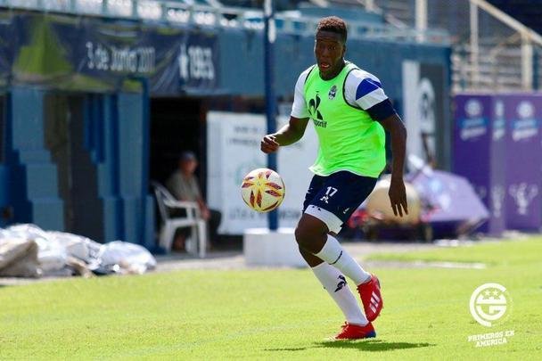 Uniforme do Gimnasia La Plata, da Argentina