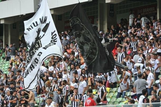 Imagens da torcida do Atltico no clssico contra o Cruzeiro, no Independncia, pelo Campeonato Brasileiro 