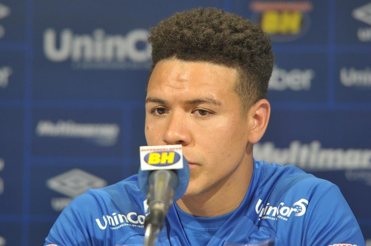 Fotos da apresentao de meia Marquinhos Gabriel no Cruzeiro (Alexandre Guzanshe/EM D.A Press)