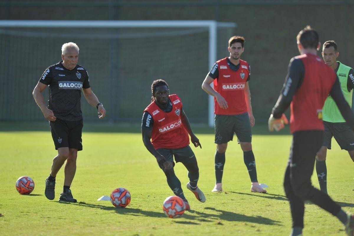 No dia da apresentao de Rver, outro zagueiro tambm chamou ateno: Igor Rabello, que foi a campo pela primeira vez