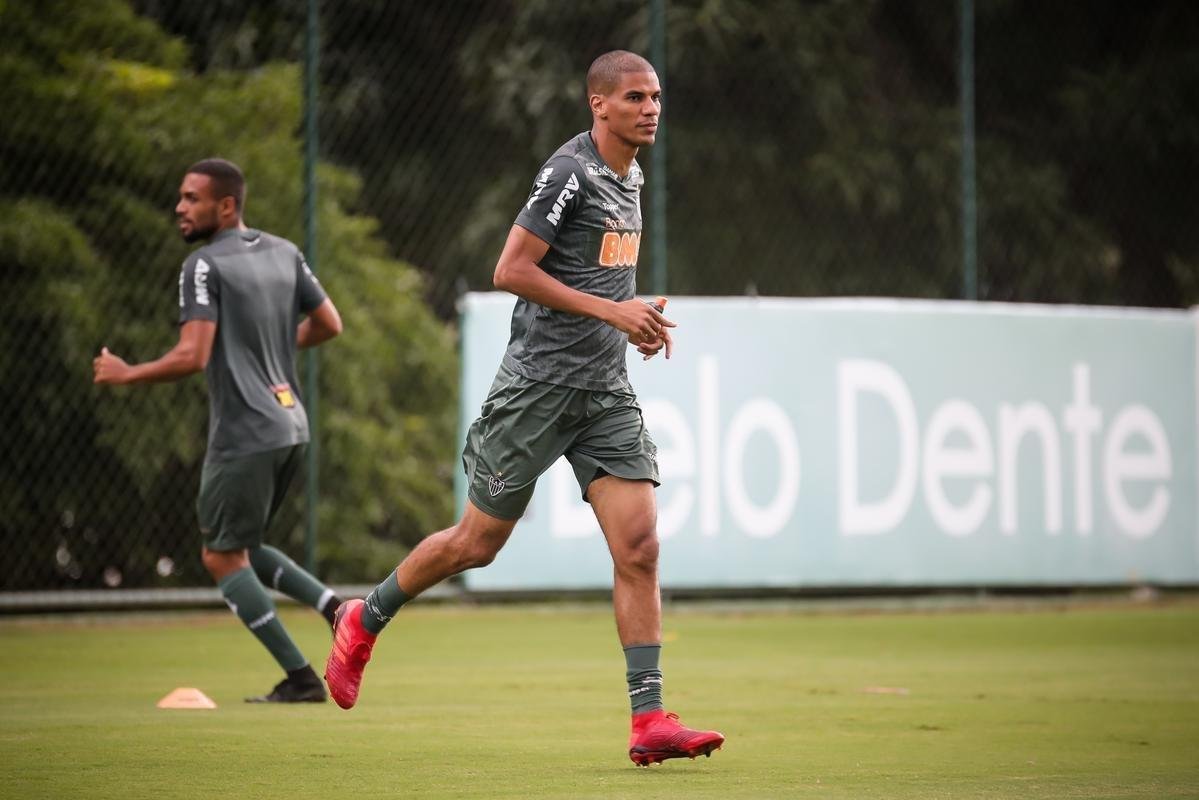 Em busca de reao na Libertadores, Atltico treinou na tarde deste domingo, na Cidade do Galo, antes de viagem para Montevidu, local da partida contra Nacional 