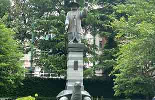 Monumento rememora Tokugawa Ieyasu - primeiro xogum do Xogunato Tokugawa, que durou mais de 200 anos e s foi encerrado na Revoluo Meiji, em 1868