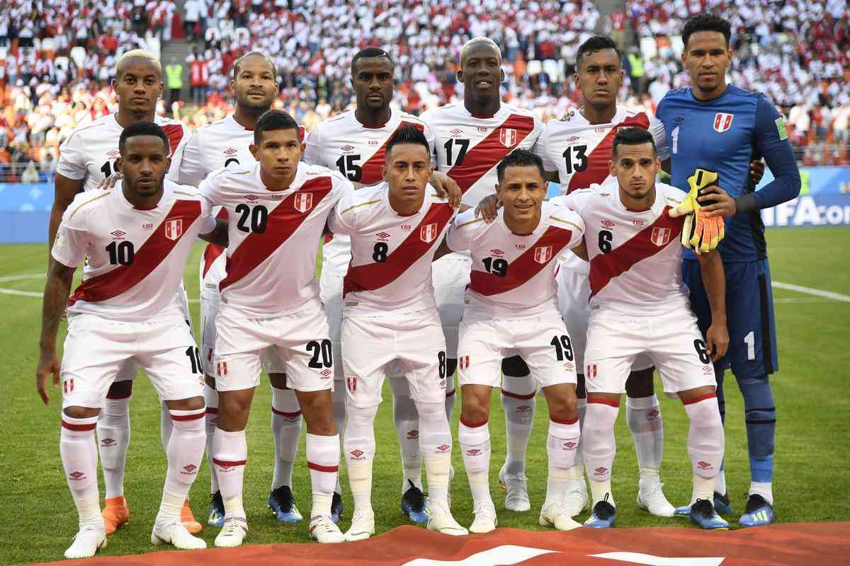 Fotos da partida entre Peru e Dinamarca, pelo Grupo C da Copa do Mundo
