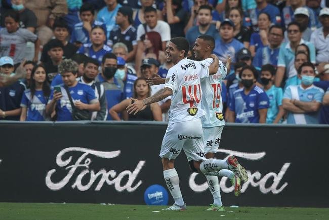 Fotos do jogo de ida das oitavas de final da Copa Libertadores, entre Emelec e Atltico, no estdio George Capwell, em Guayaquil, no Equador