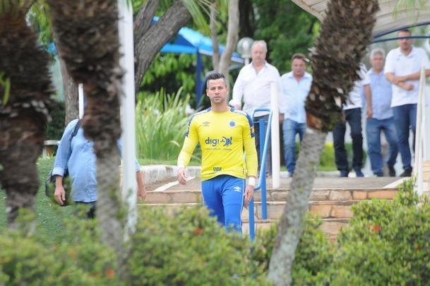 Fotos da apresentao de Adilson Batista como novo tcnico do Cruzeiro. Tcnico teve reunio com jogadores na Toca da Raposa II, falou com a imprensa e depois comandou seu primeiro treino