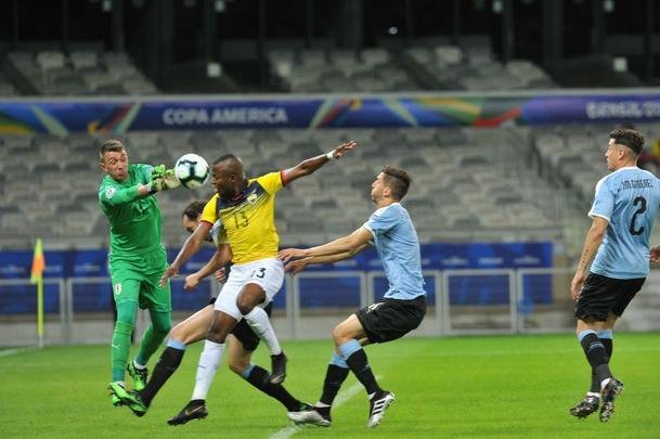 Fotos de Uruguai x Equador, no Mineiro