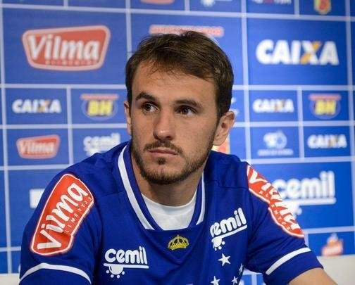 Veja fotos do treino e da apresentao oficial de Lucas e Robinho no Cruzeiro