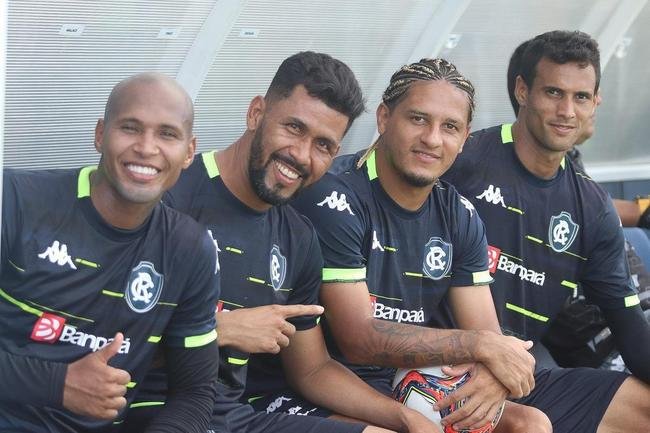 Remo - Terceiro lugar no Campeonato Paraense (13 jogos, 9 vit�rias, 4 empates e nenhuma derrota - 79,48% de aproveitamento)