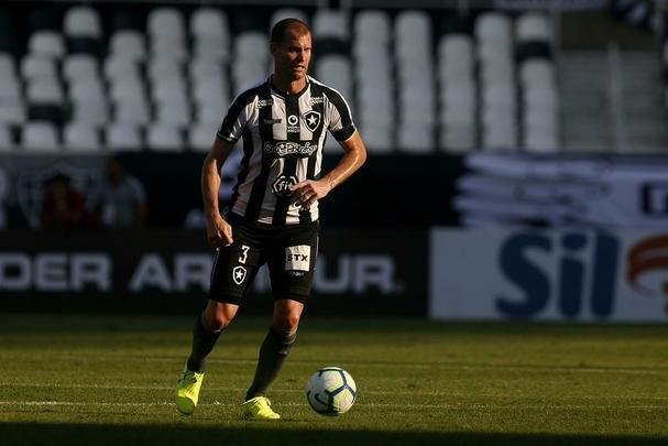 Fotos da vitória do Botafogo sobre o Atlético, por 2 a 1, no Engenhão, pela 18ª rodada do Brasileiro
