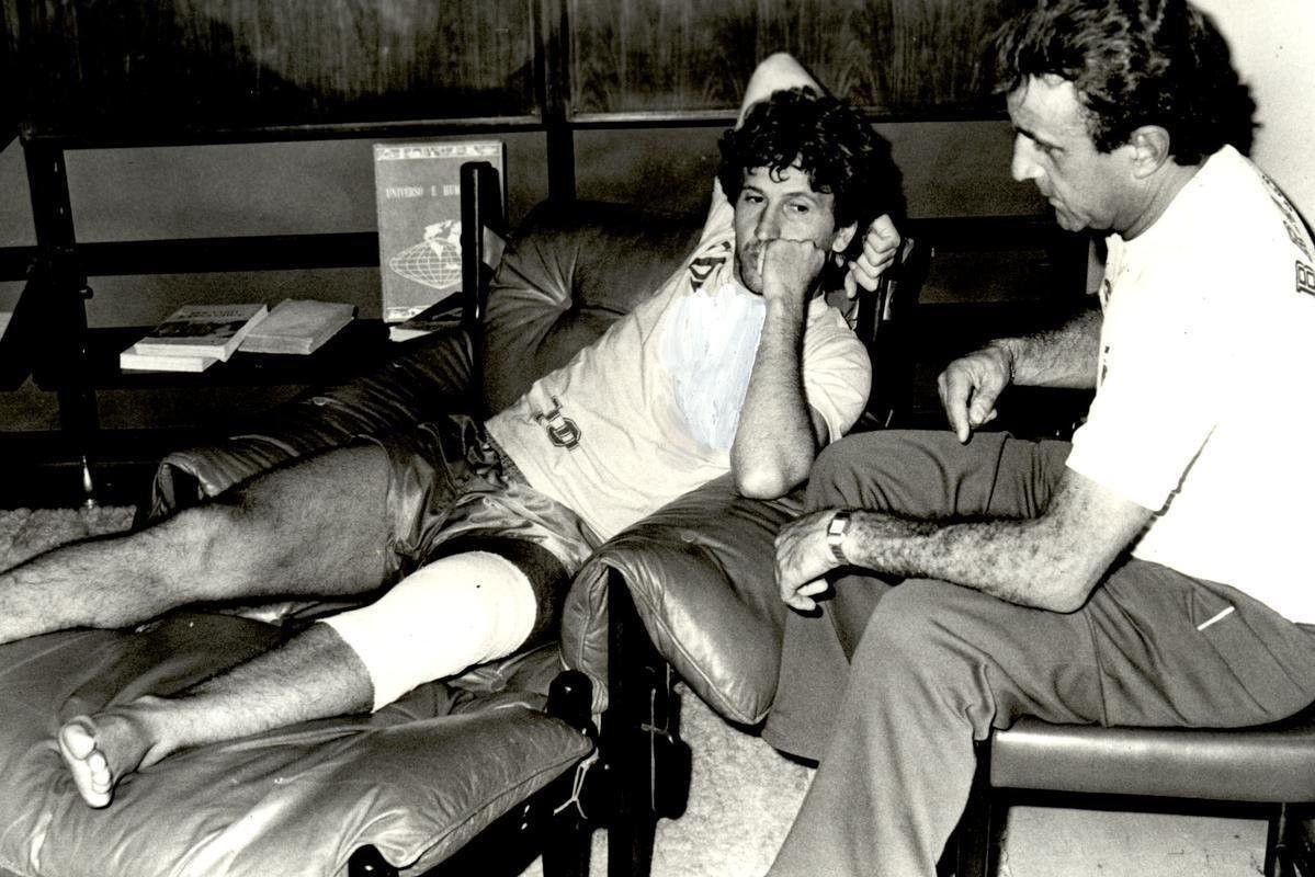 Copa do Mundo de 1986 (Mxico) - Zico passou por trs cirurgias no joelho ano anterior e comeou a Copa no banco, entrando em trs jogos.