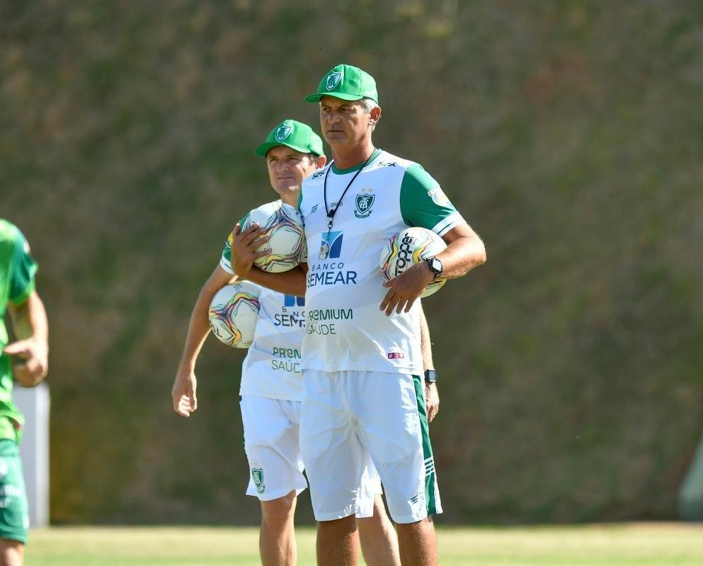 Dos dias 26 a 28 de janeiro, o Amrica realizou atividades totalmente voltadas ao confronto contra o Ava, pela 38 rodada da Srie B do Campeonato Brasileiro. Nesta sexta-feira (29), s 21h30, Coelho e Leo da Ilha se enfrentam no Independncia, em Belo Horizonte. A partida pode selar um indito tricampeonato do Amrica, que se isolaria como maior vencedor da competio. Alm disso, o elenco almeja a conquista para coroar uma temporada histrica, em que o clube foi semifinalista da Copa do Brasil.