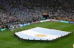 Entrada de Argentina e Frana no campo do Estdio Icnico de Lusail para a final da Copa do Mundo foi um espetculo  parte. Veja fotos do show de fogos, de luzes e da execuo dos hinos nacionais dos dois pases