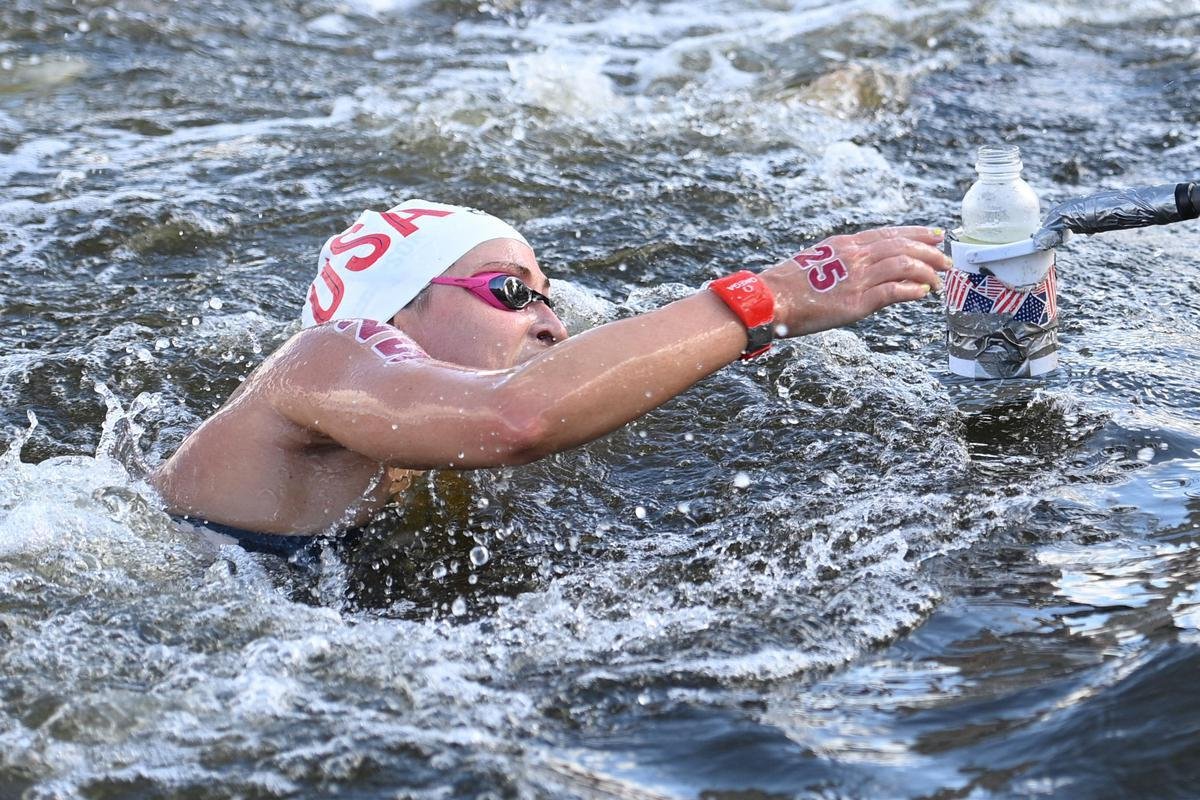 Ana Marcela Cunha fatura o ouro na prova de 10km da maratona aqutica em Tquio