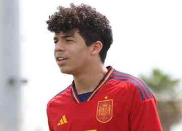 Enzo Alves, de 13 anos, atua desde 2017 na base do clube merengue, onde conviveu com lendas dos esporte. Ele atuou pelo time sub-15 da Espanha em abril