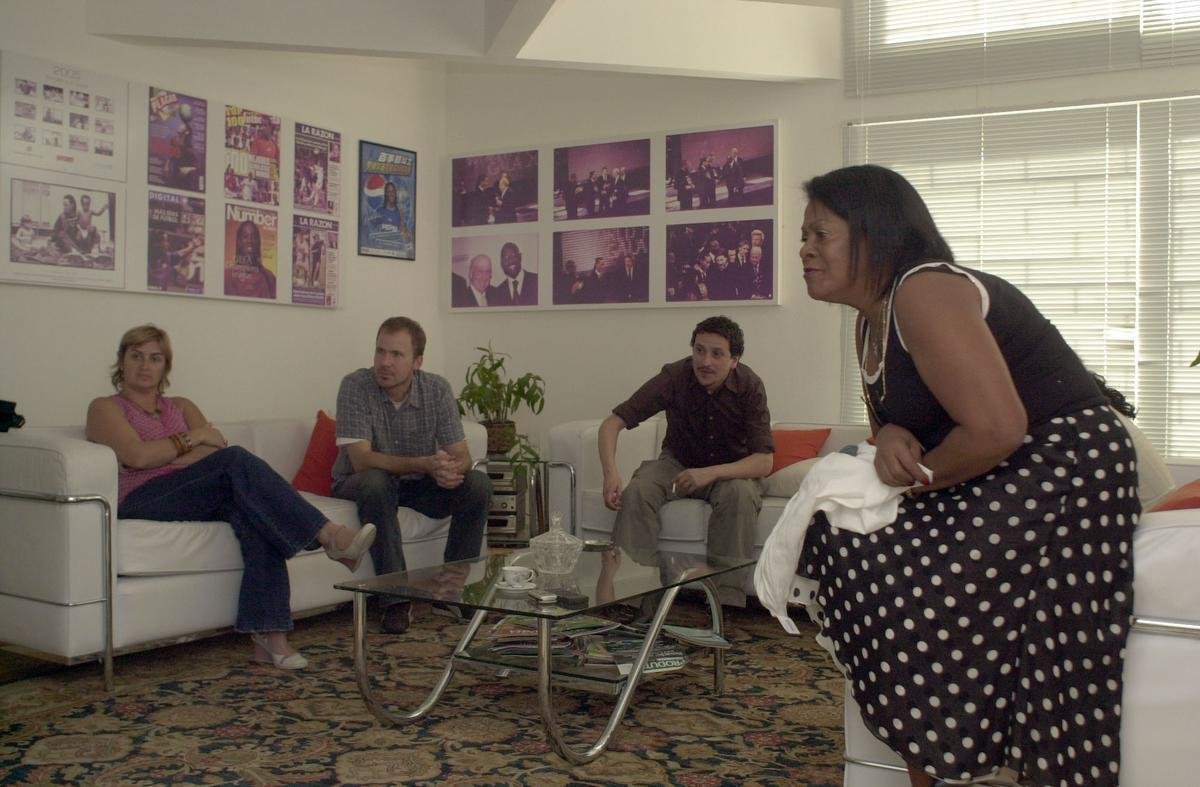 28/04/2006 - Dona Miguelina, me de Ronaldinho Gacho, concede entrevista em casa, na cidade de Porto Alegre - Foto de Ronaldo de Oliveira/CB